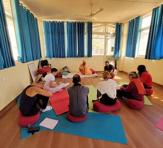 meditation retreat india